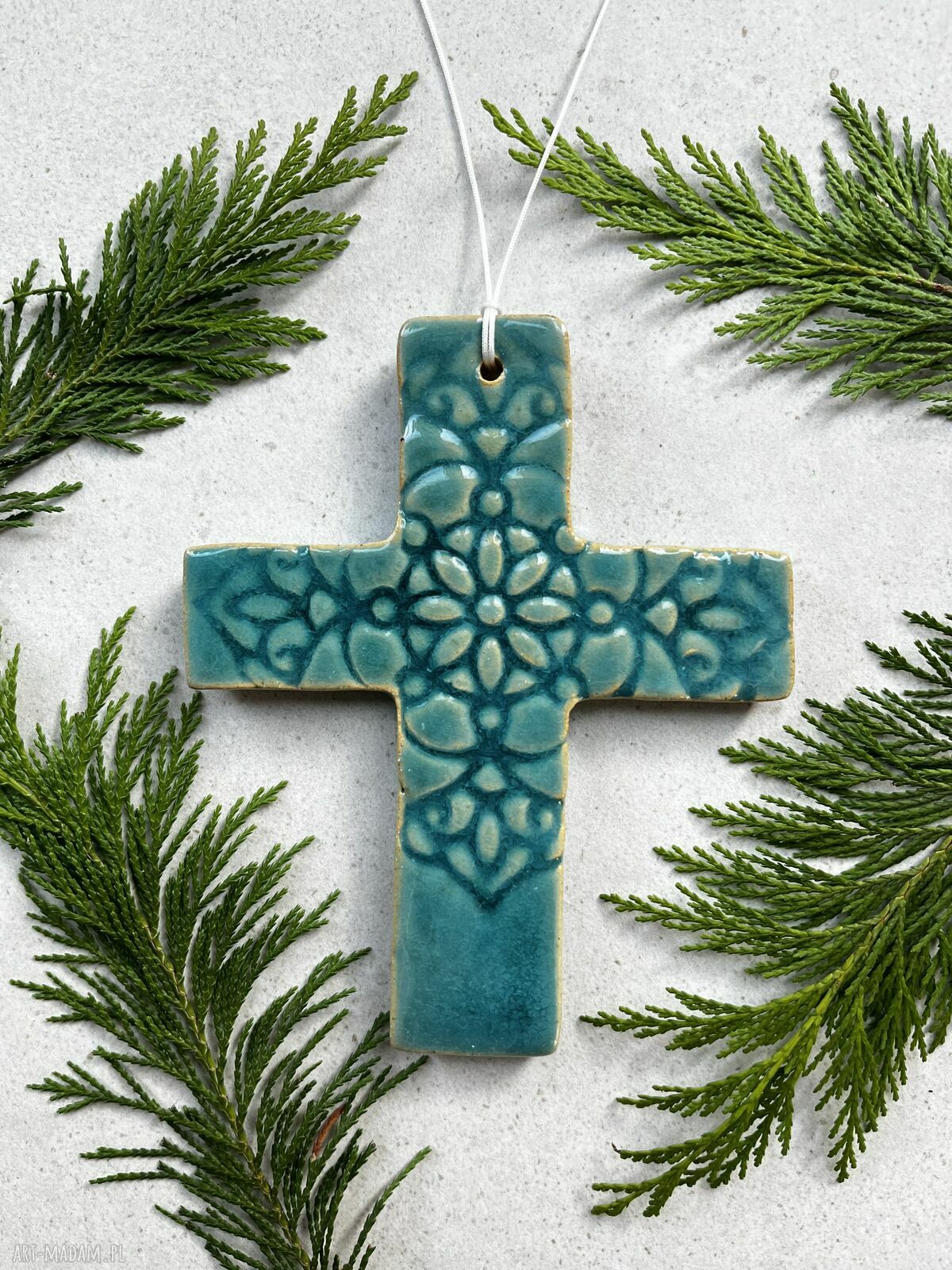 Krzyżyk ceramiczny w turkusie - ręcznie wykonana dekoracja na ścianę