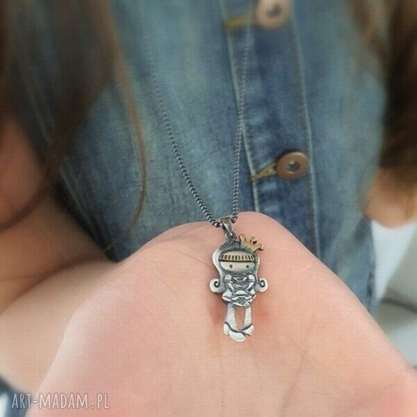 Księżniczka Sonia - srebrna zawieszka 925 grafitowa z złoconą koroną