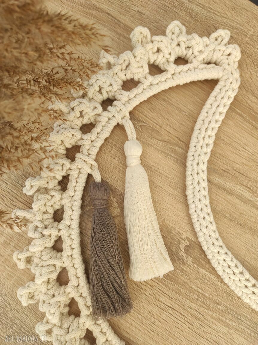 Księżyc boho dekoracja ścienna z chwostami (53 cm)