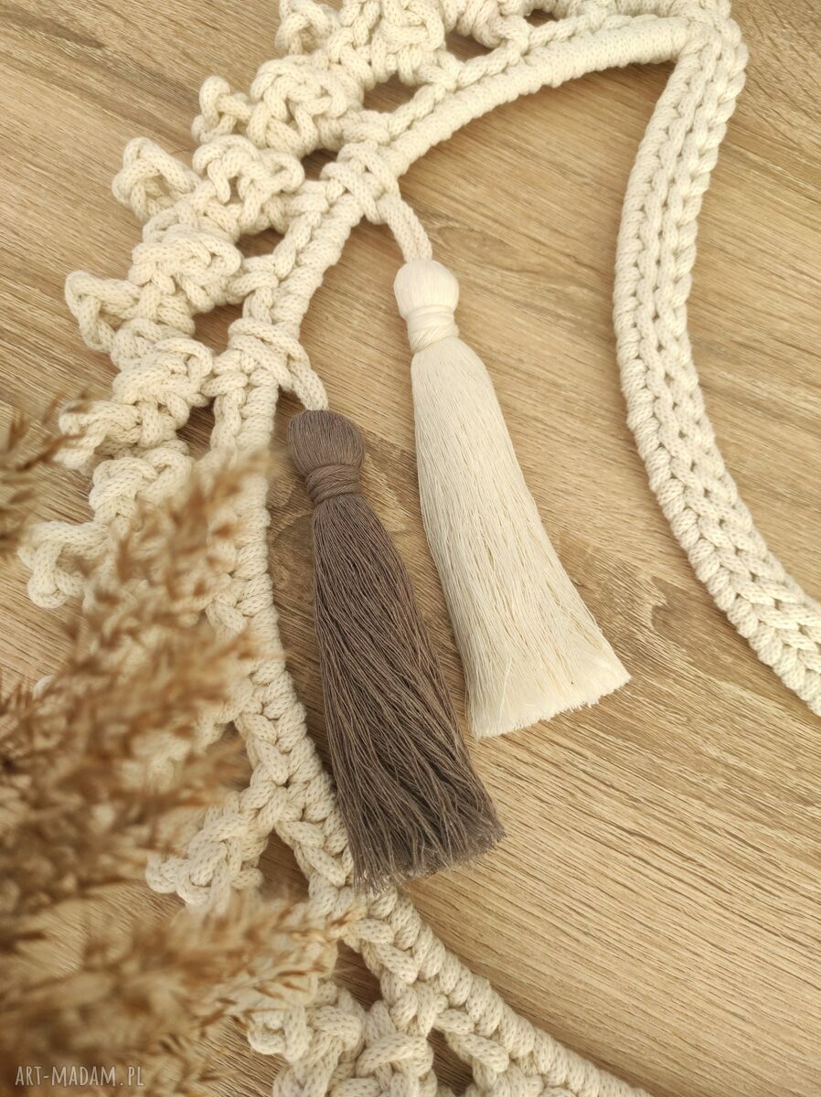 Księżyc boho dekoracja ścienna z chwostami (53 cm)