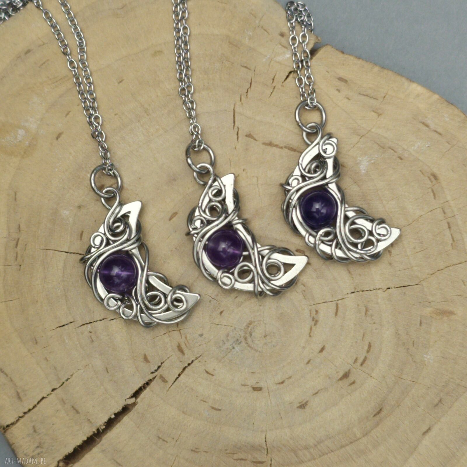 Wisiorek księżyc fioletowy ametyst - lunula wire wrapping ze stali chirurgicznej