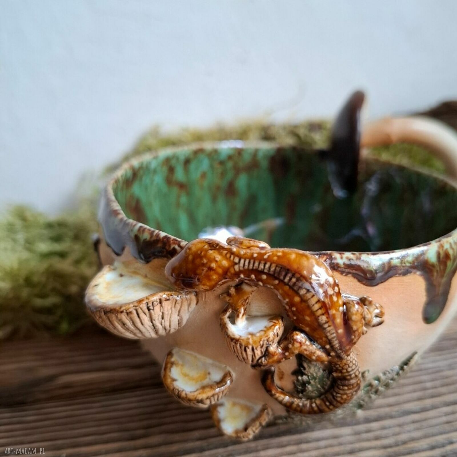 Kubek ceramiczny Leśny Dar z jaszczurką - handmade Smokfa
