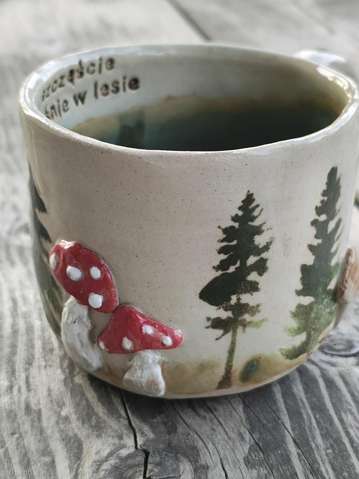 Kubek ceramiczny handmade z motywem lasu i grzybów