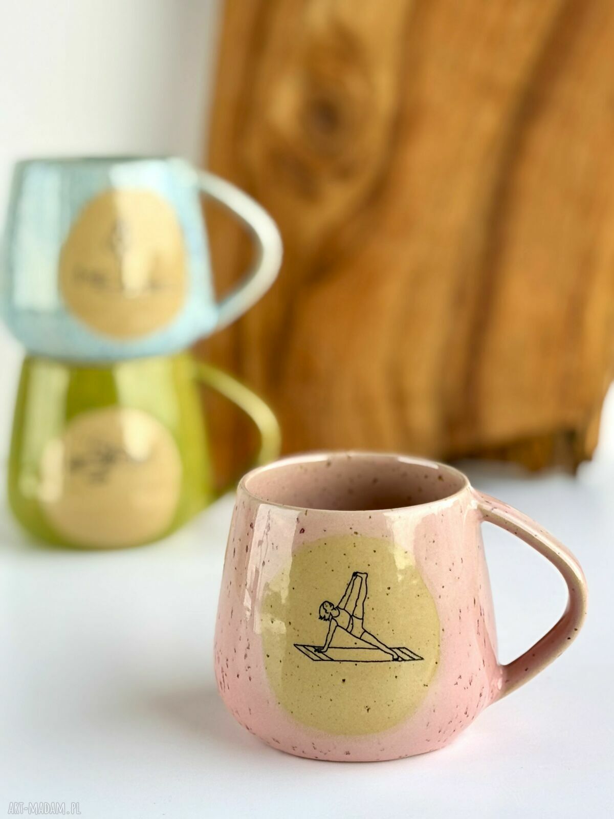 Kubek ceramiczny beczułka „Joga” 320 ml - różowy rękodzieło