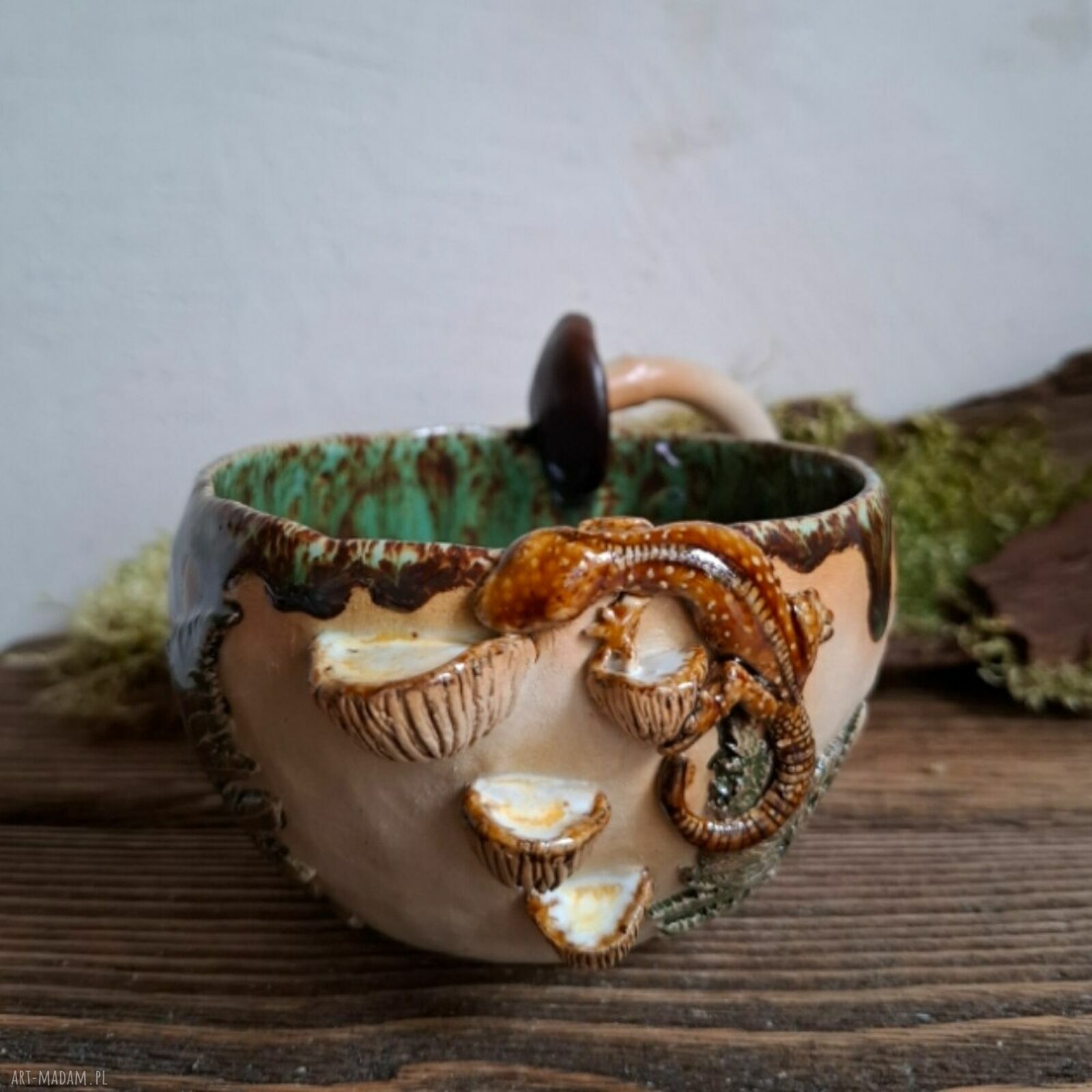Kubek ceramiczny Leśny Dar z jaszczurką - handmade Smokfa