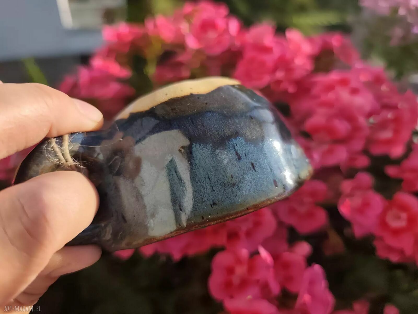 Ręcznie robiony kubek ceramiczny z sercem
