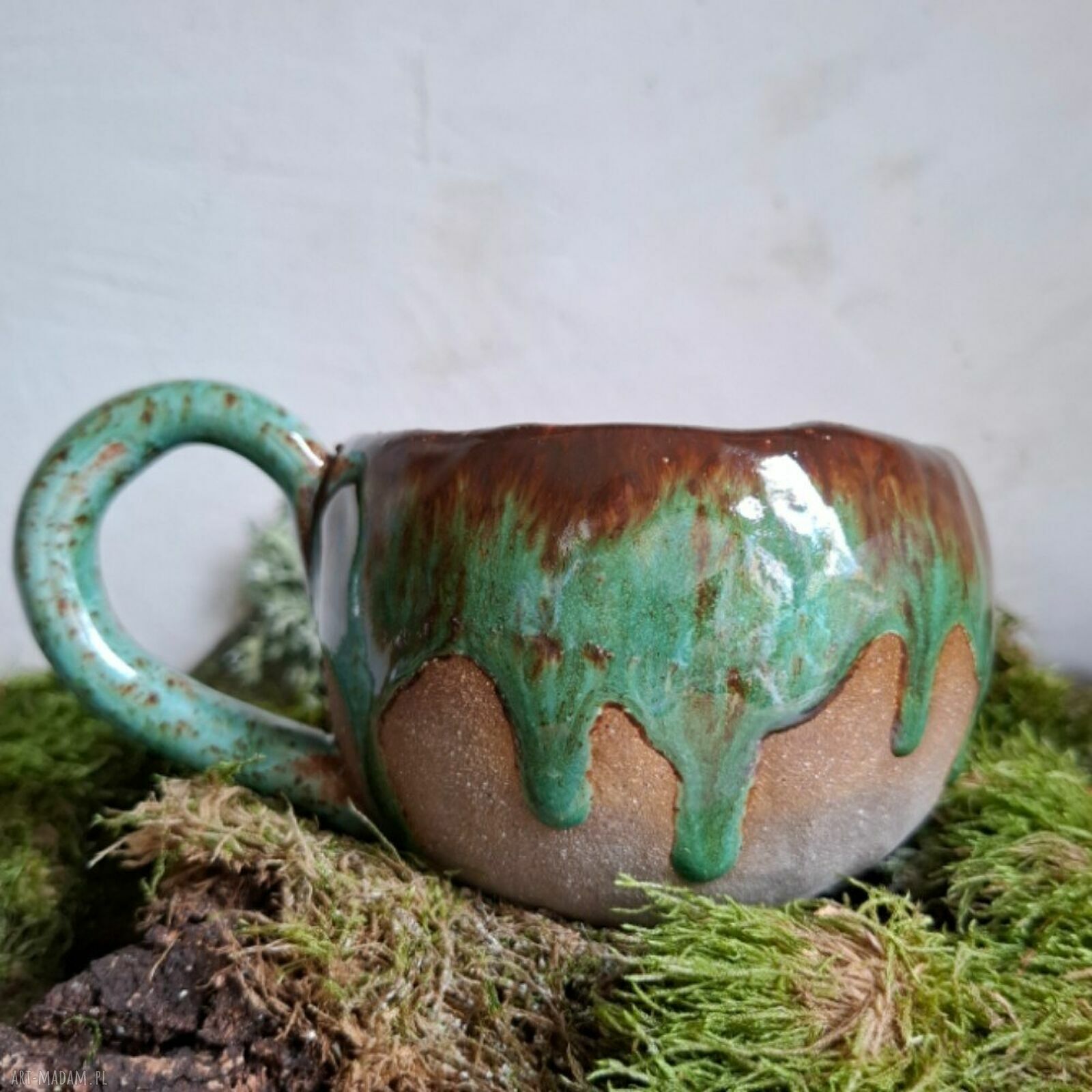 Ręcznie robiony kubek ceramiczny z serduszkiem w środku