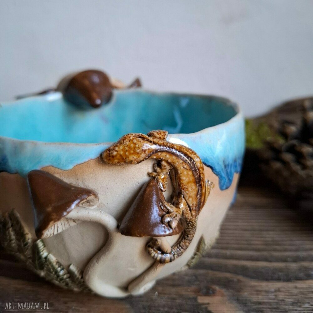 Kubek ceramiczny Leśne źródło z grzybami i jaszczurką