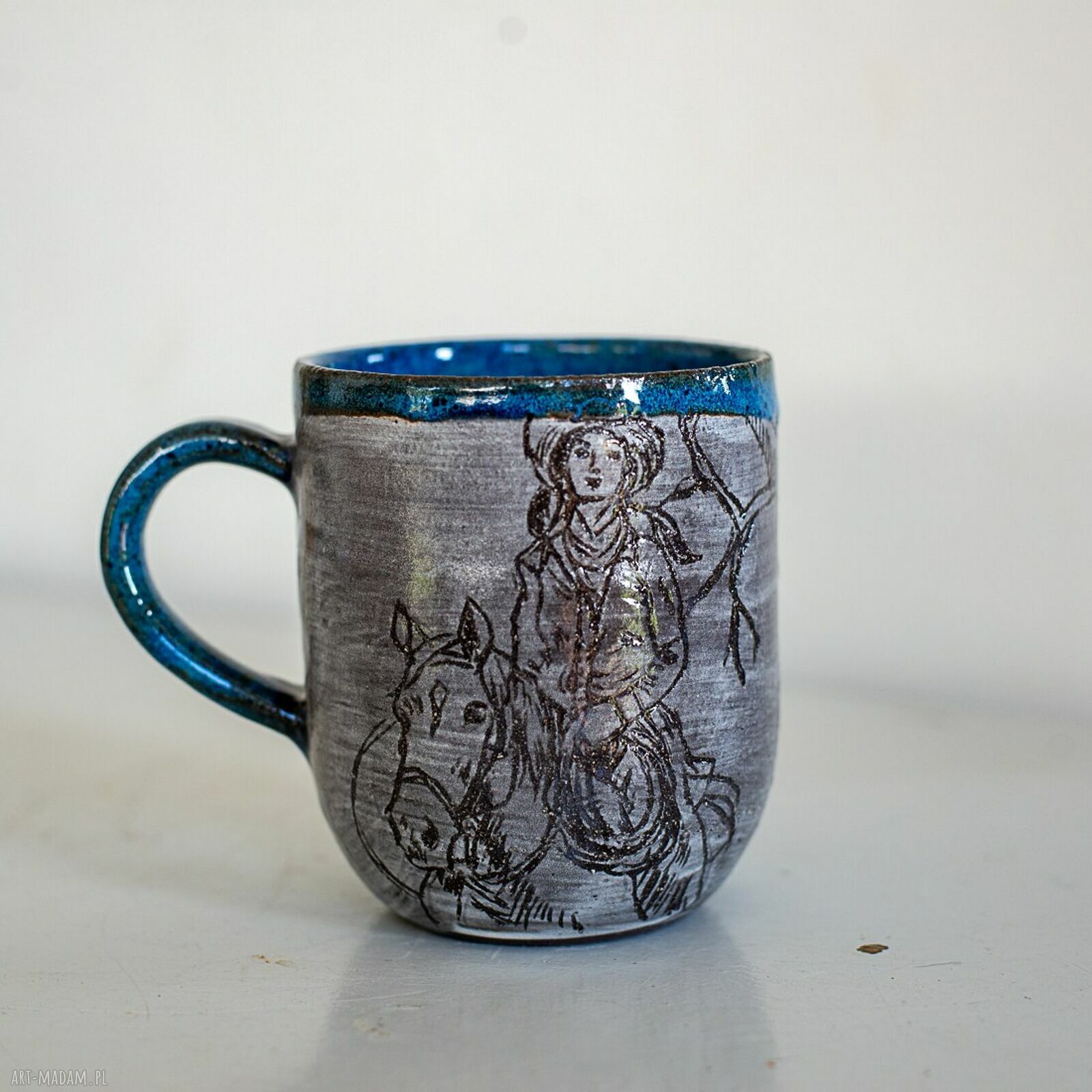 Kubek ceramiczny sgraffito Cowgirl Blue 420 ml z koniem - rękodzieło
