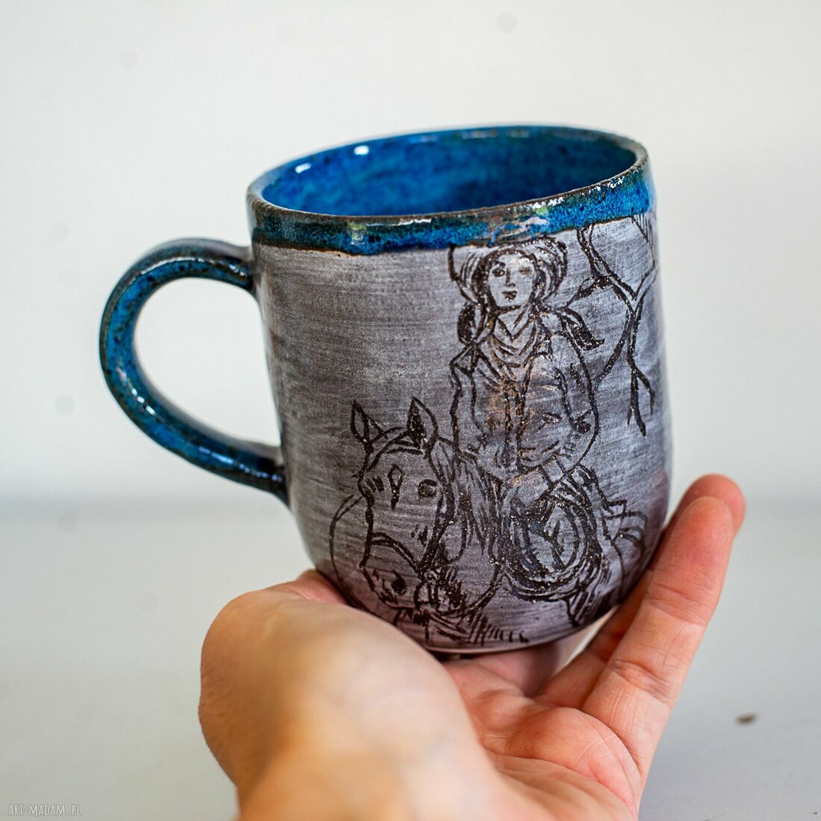 Kubek ceramiczny sgraffito Cowgirl Blue 420 ml z koniem - rękodzieło