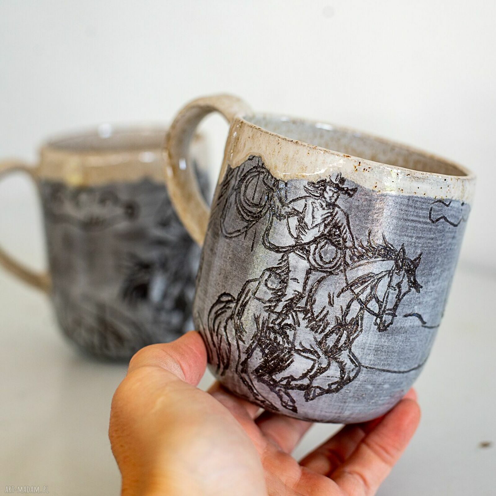Kubek ceramiczny sgraffito Cowboy Lasso - ręcznie robiony, ok. 480 ml