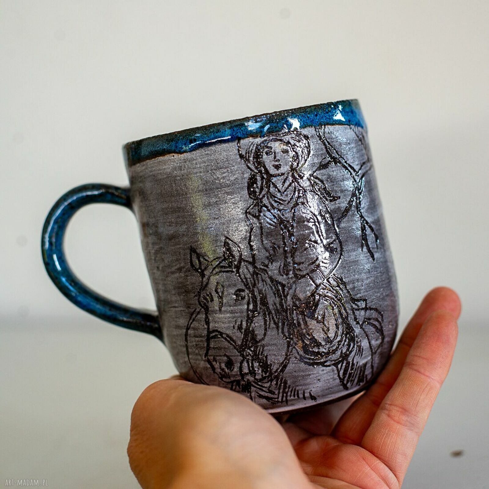 Kubek ceramiczny sgraffito Cowgirl Blue 420 ml z koniem - rękodzieło