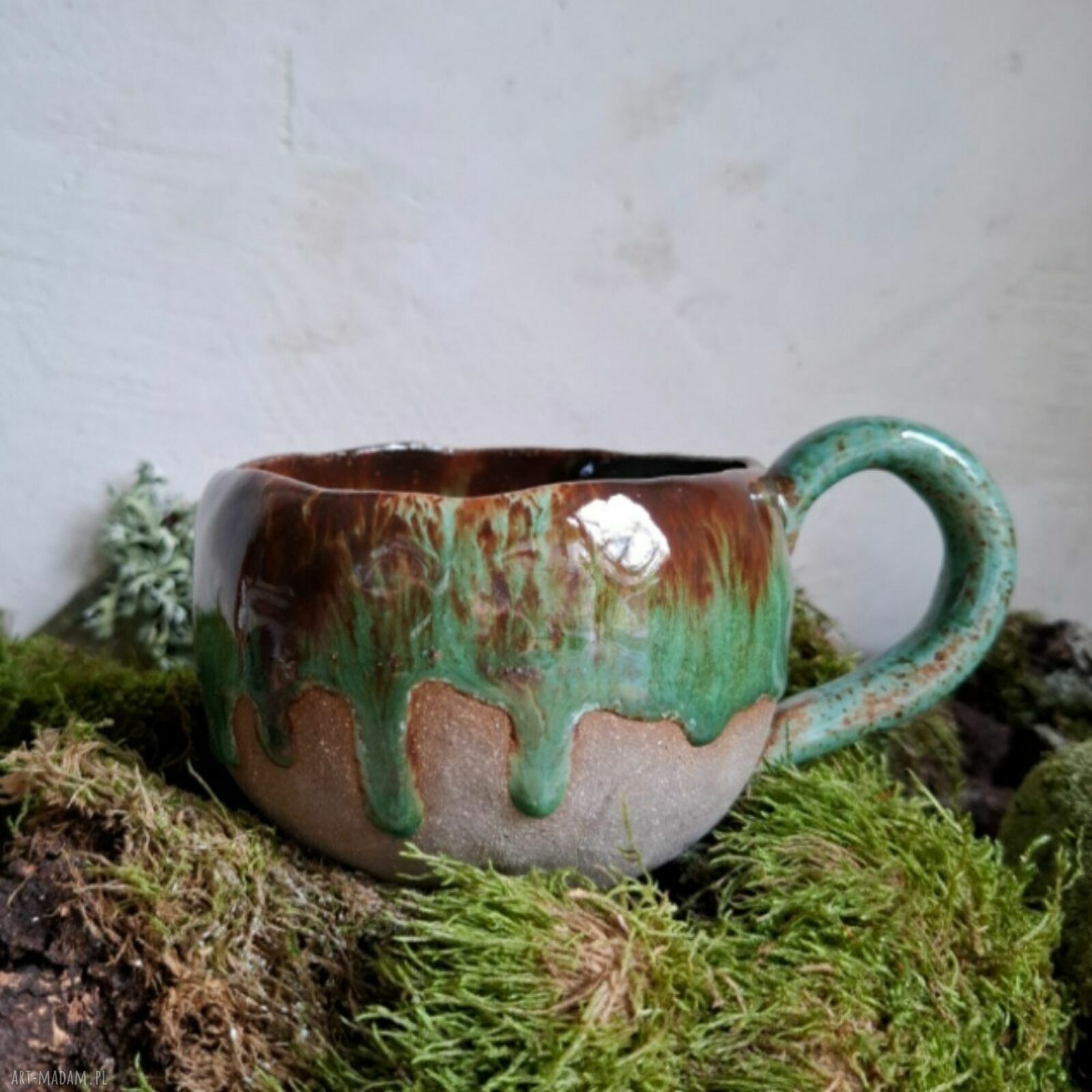 Ręcznie robiony kubek ceramiczny z serduszkiem w środku