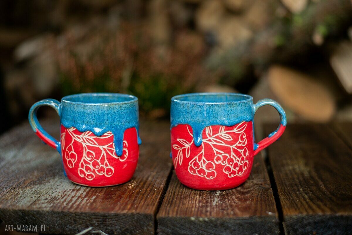 Kubek kamionkowy Jarzębina Blue - 380 ml, rękodzieło z efektem sgraffito