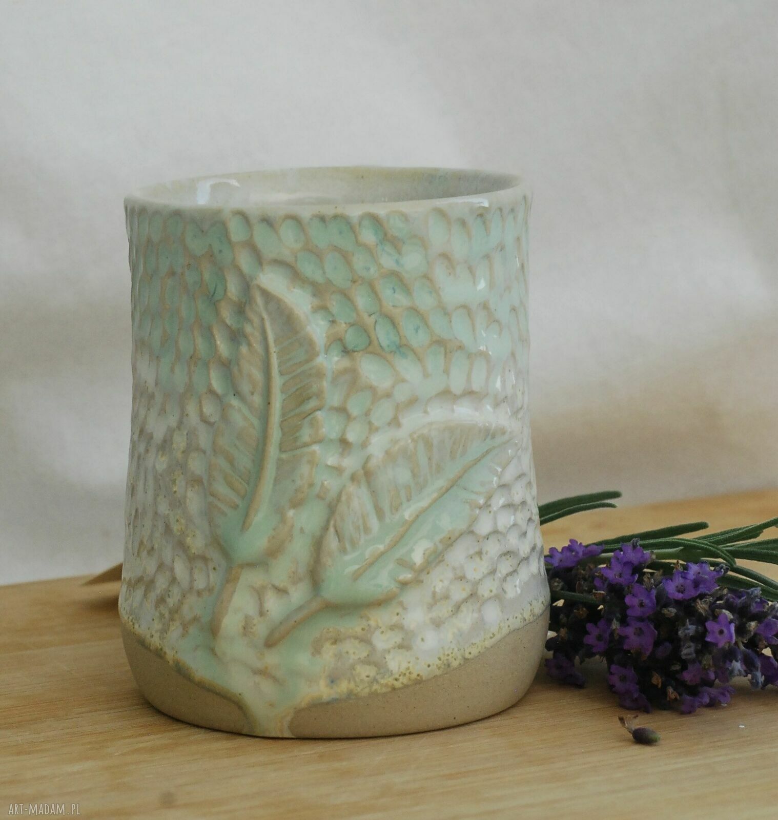 Mały kubek ceramiczny "Piórka" - ręcznie robiony z gliny