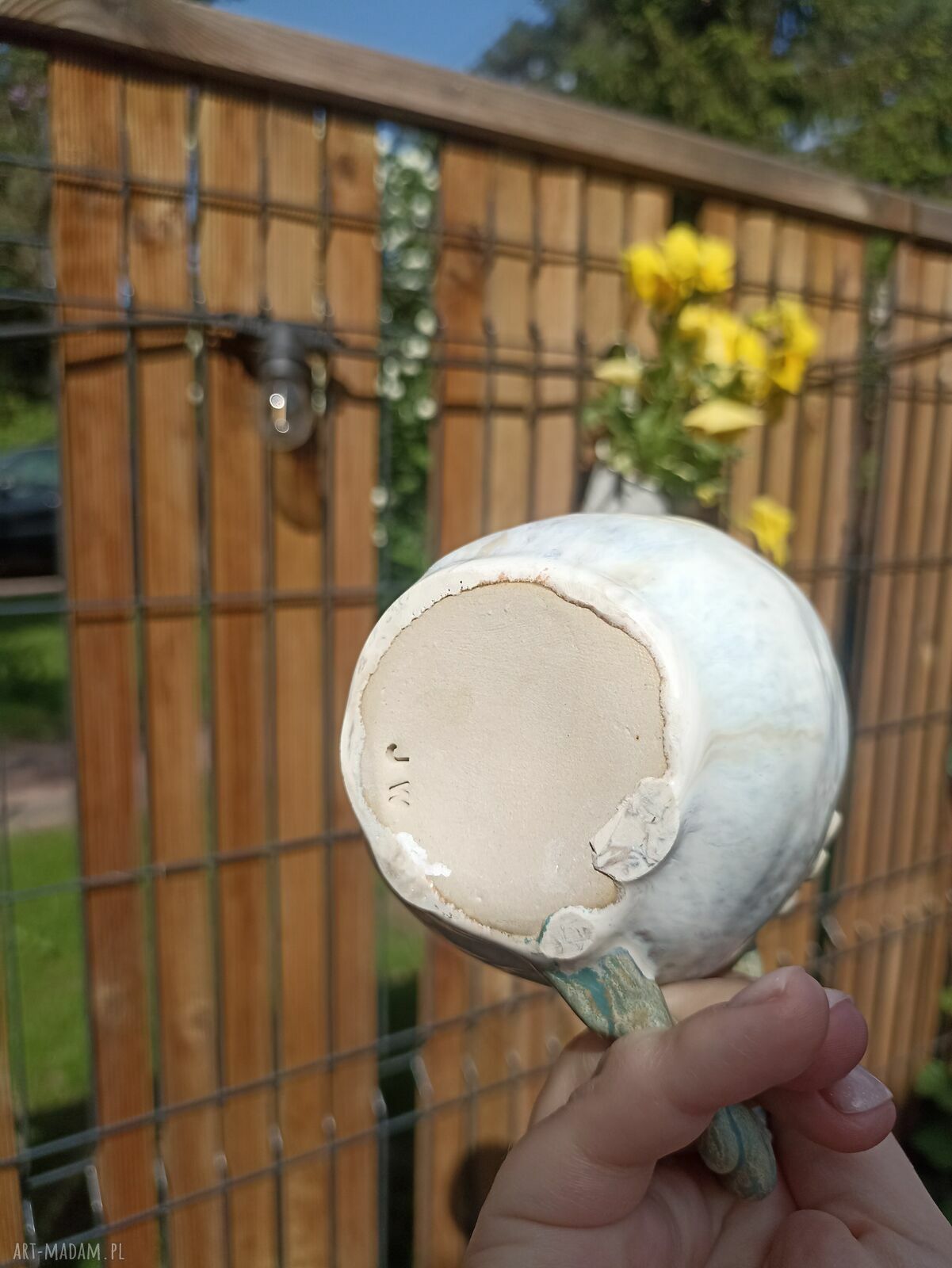 Pękaty kubek ceramiczny z cytryną handmade