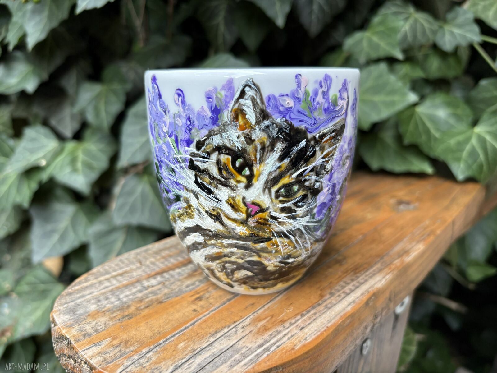 Porcelanowy kubek ręcznie malowany Kot w kocimiętce