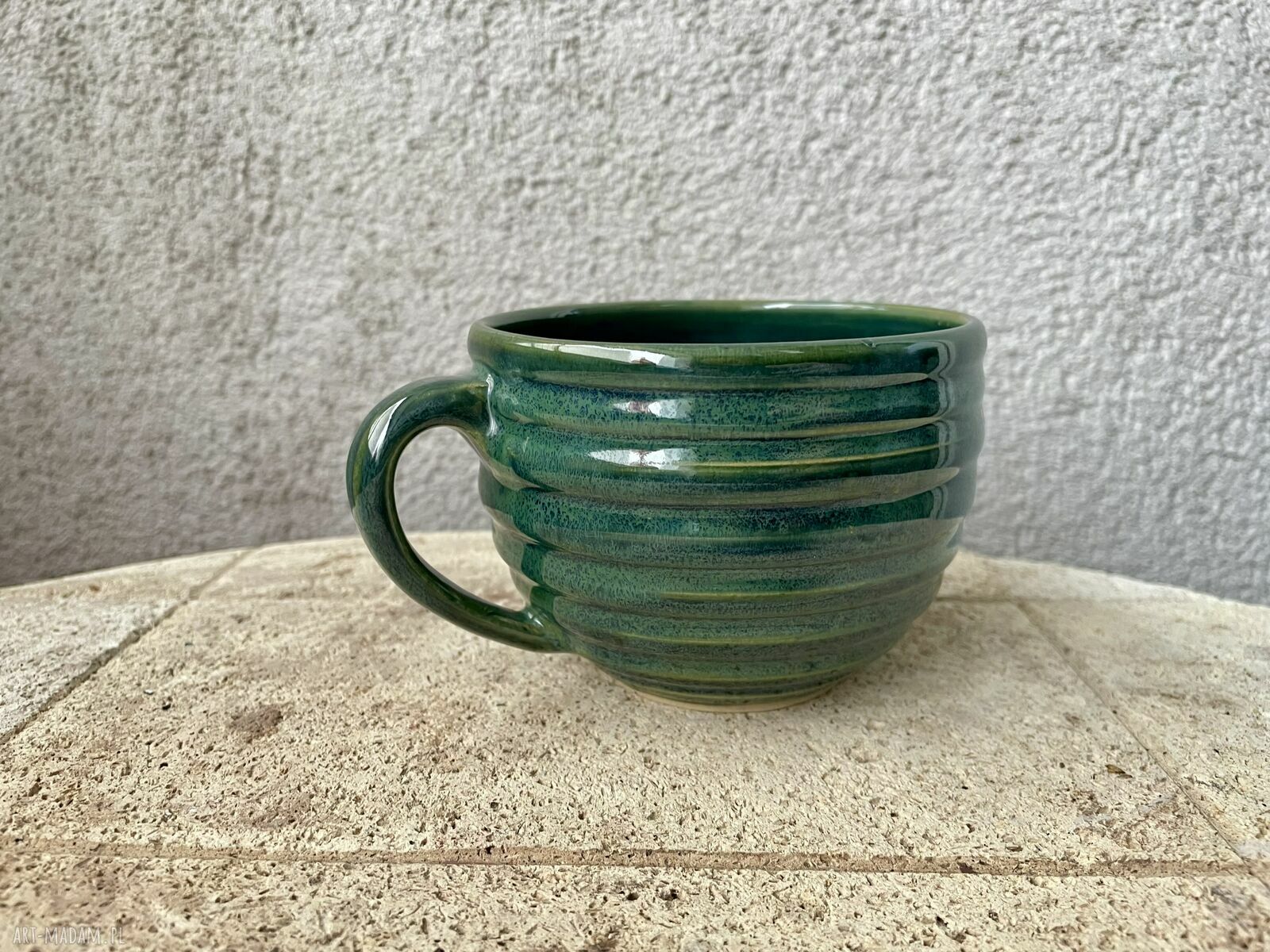 Kubek w prążki z zielonym szkliwem - handmade z pracowni Samaso