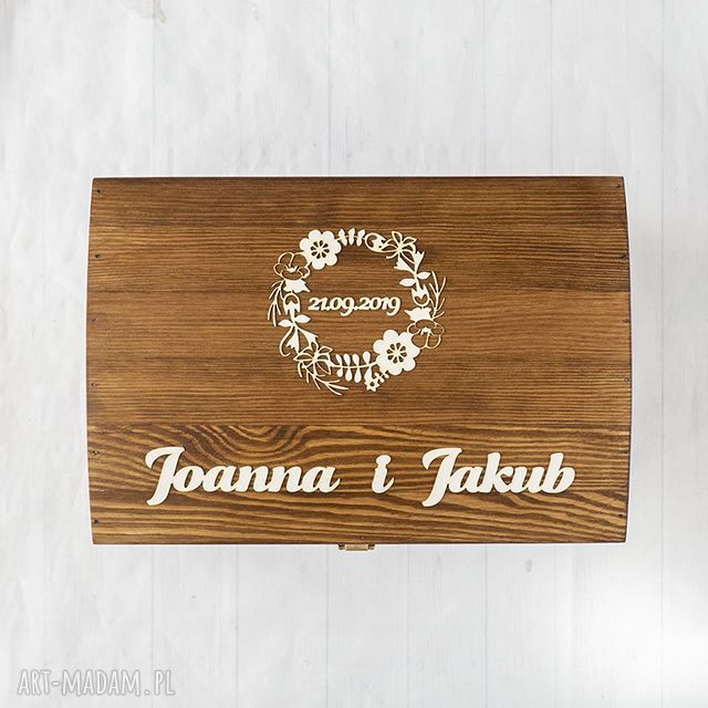 Kufer na koperty ślubne z wiankiem - pamiątka na lata