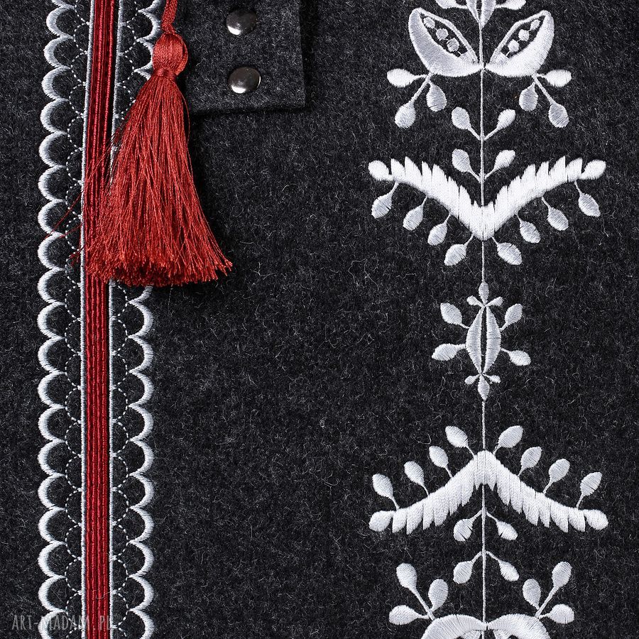 Kuferek 339 haftowany w stylu etno Farbotka