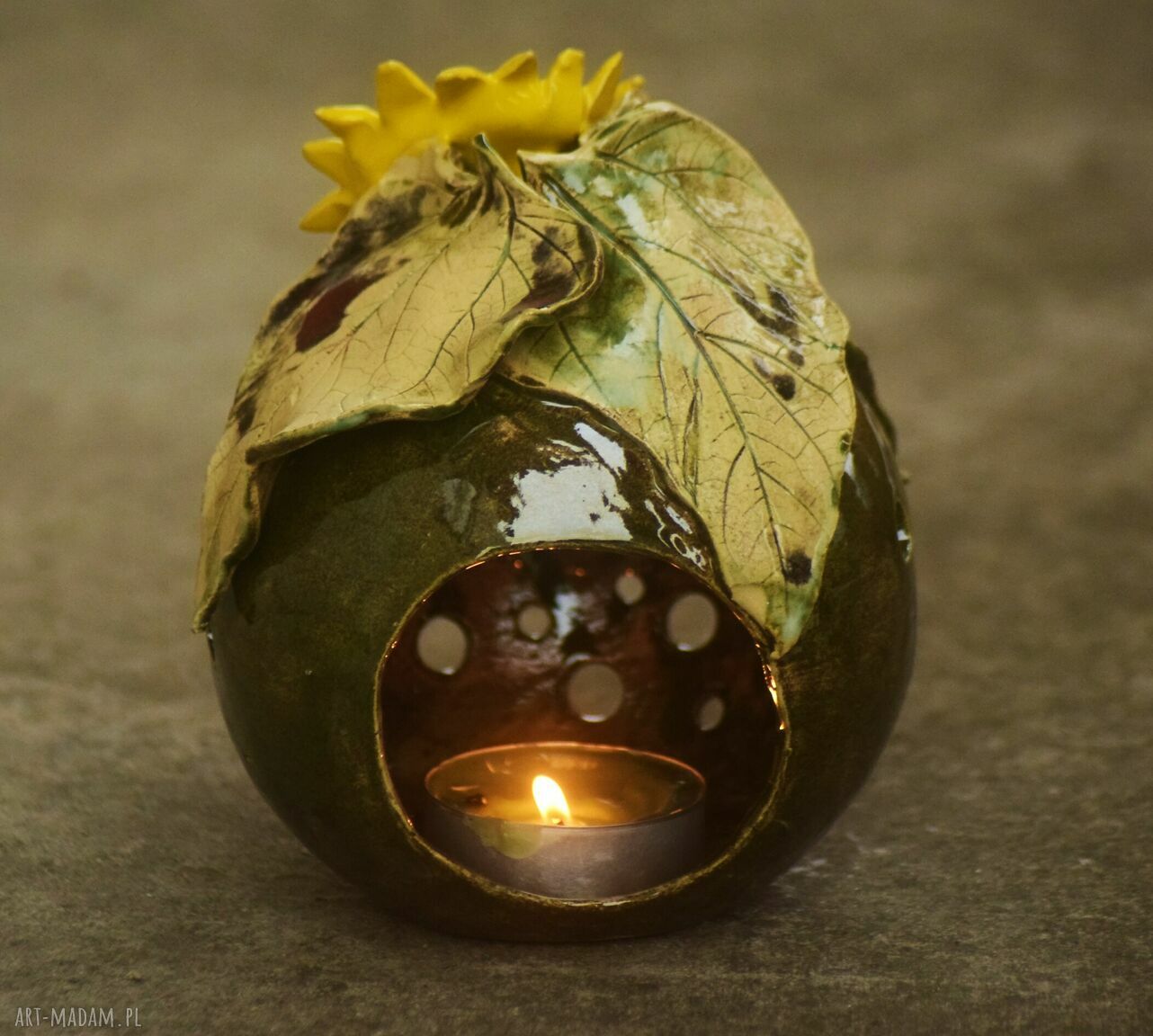 Czerwona ceramiczna kula zapachowa - lampion kominek na olejki