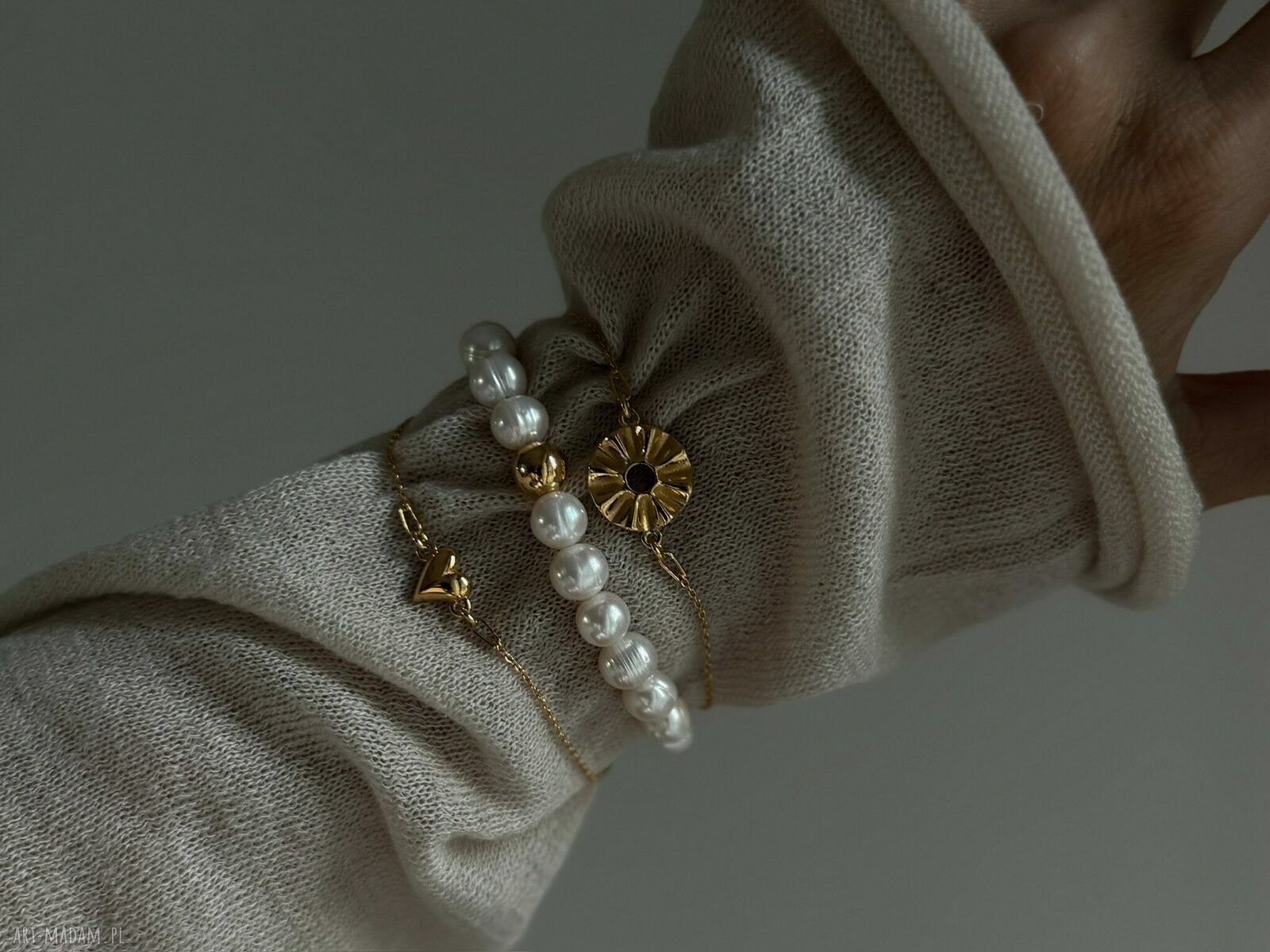 bransoletki: Złota bransoletka z pereł naturalnych z kulką Autorskie