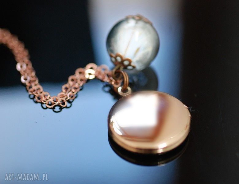 Pozłacany różowo naszyjnik dmuchawcami medalionem medalion