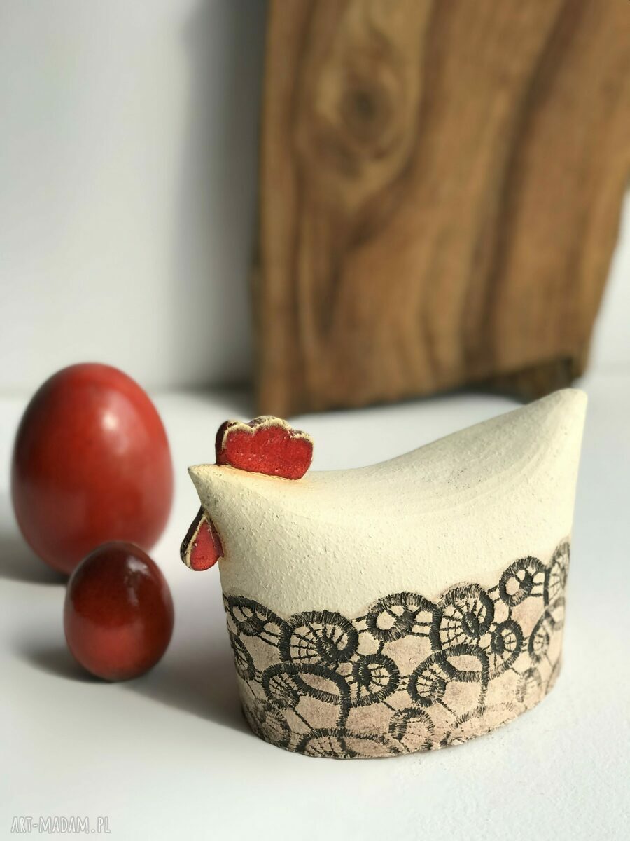 Kura ceramiczna ręcznie lepiona na Wielkanoc