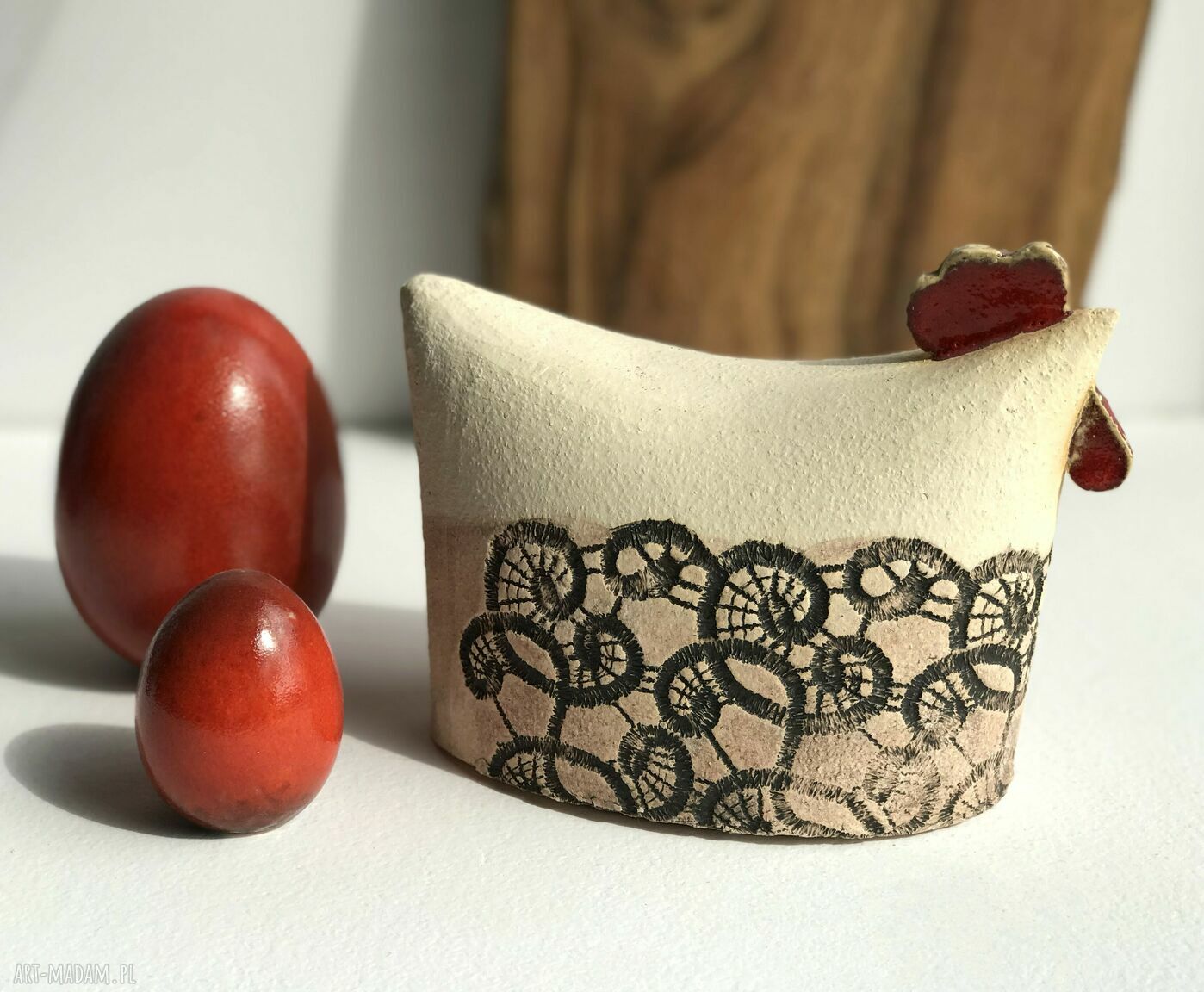 Kura ceramiczna ręcznie lepiona na Wielkanoc