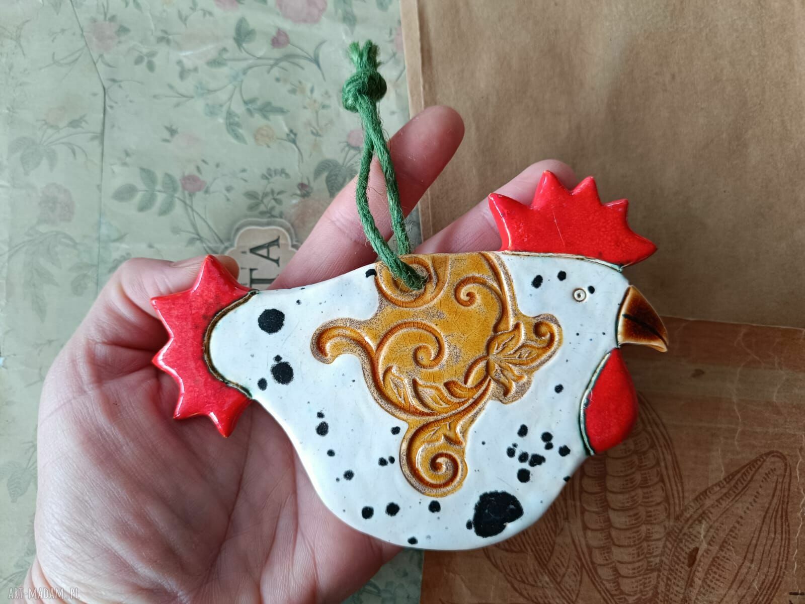 Kura nakrapiana - zawieszka ceramiczna z gliny szamotowej szkliwiona ręcznie