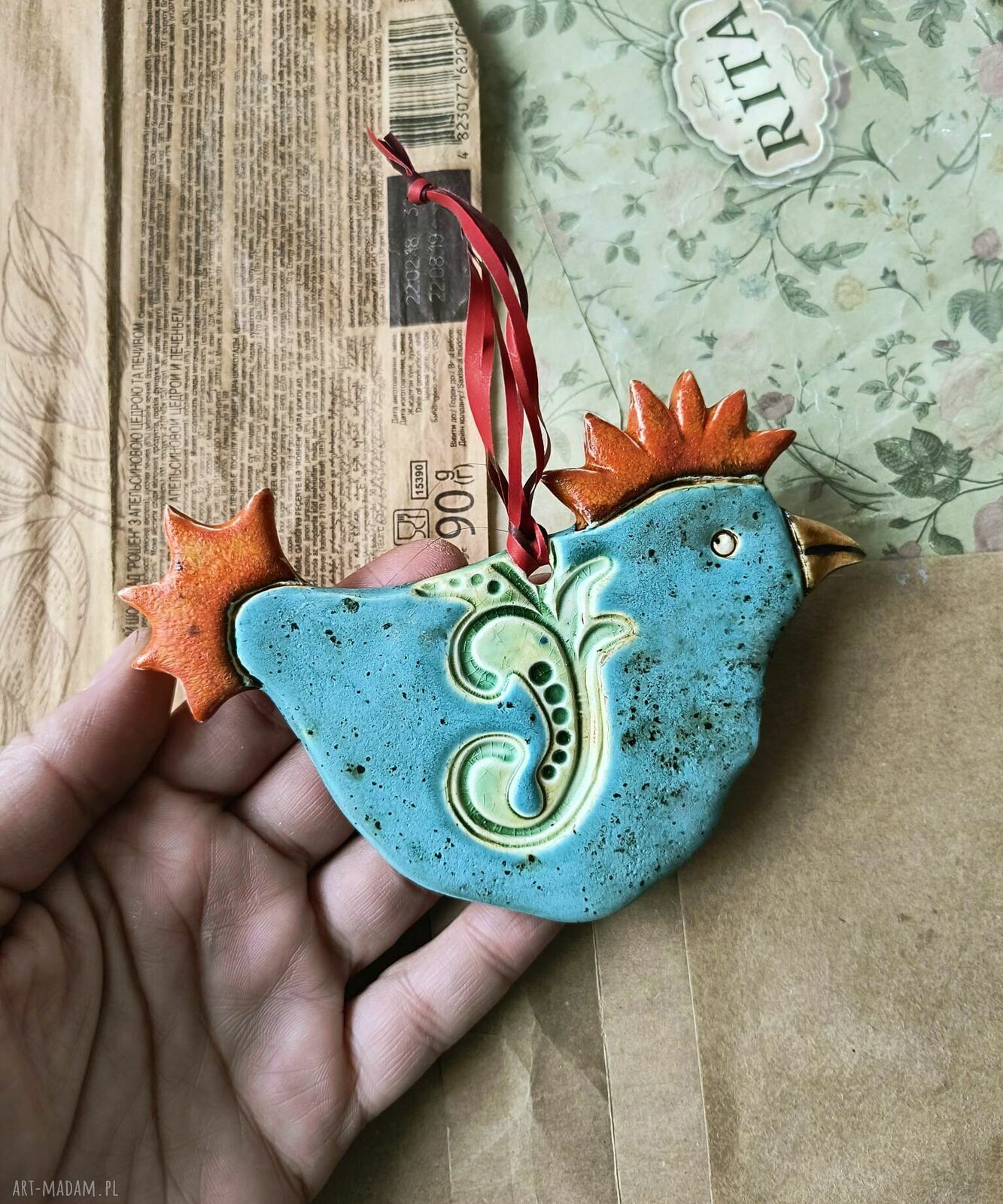 Kura niebieska nakrapiana - ceramiczna zawieszka na Wielkanoc