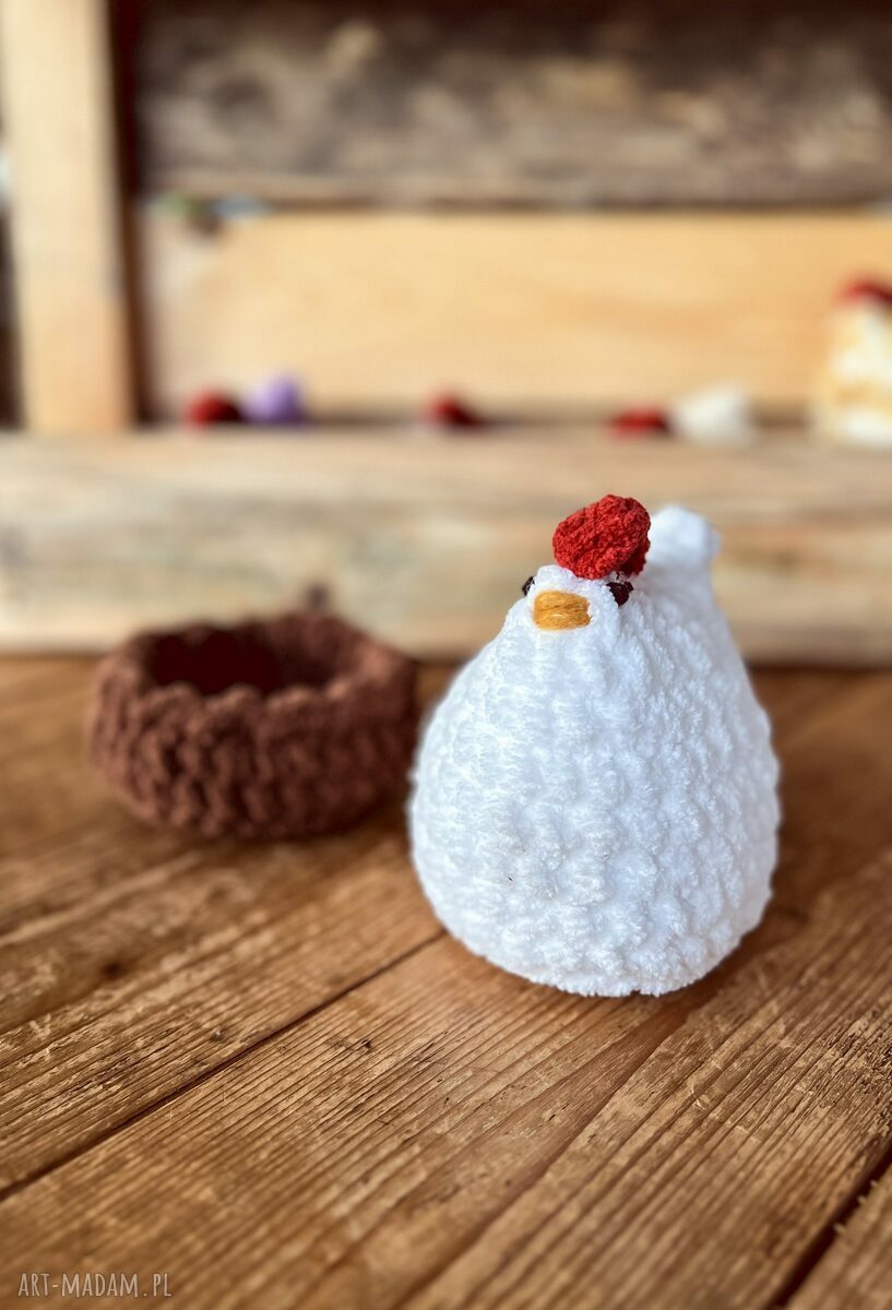 Kurka Chmurka w gnieździe - miękka maskotka wielkanocna handmade