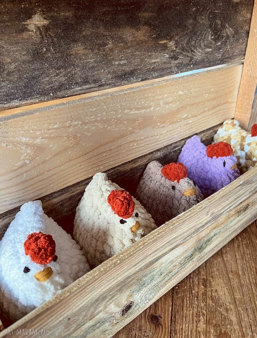 Kurka Chmurka w gnieździe - miękka maskotka wielkanocna handmade