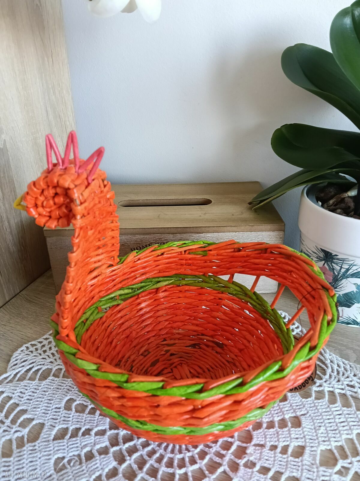 Kurka wielkanocna - wiklinowy koszyczek na pisanki z papierowej wikliny