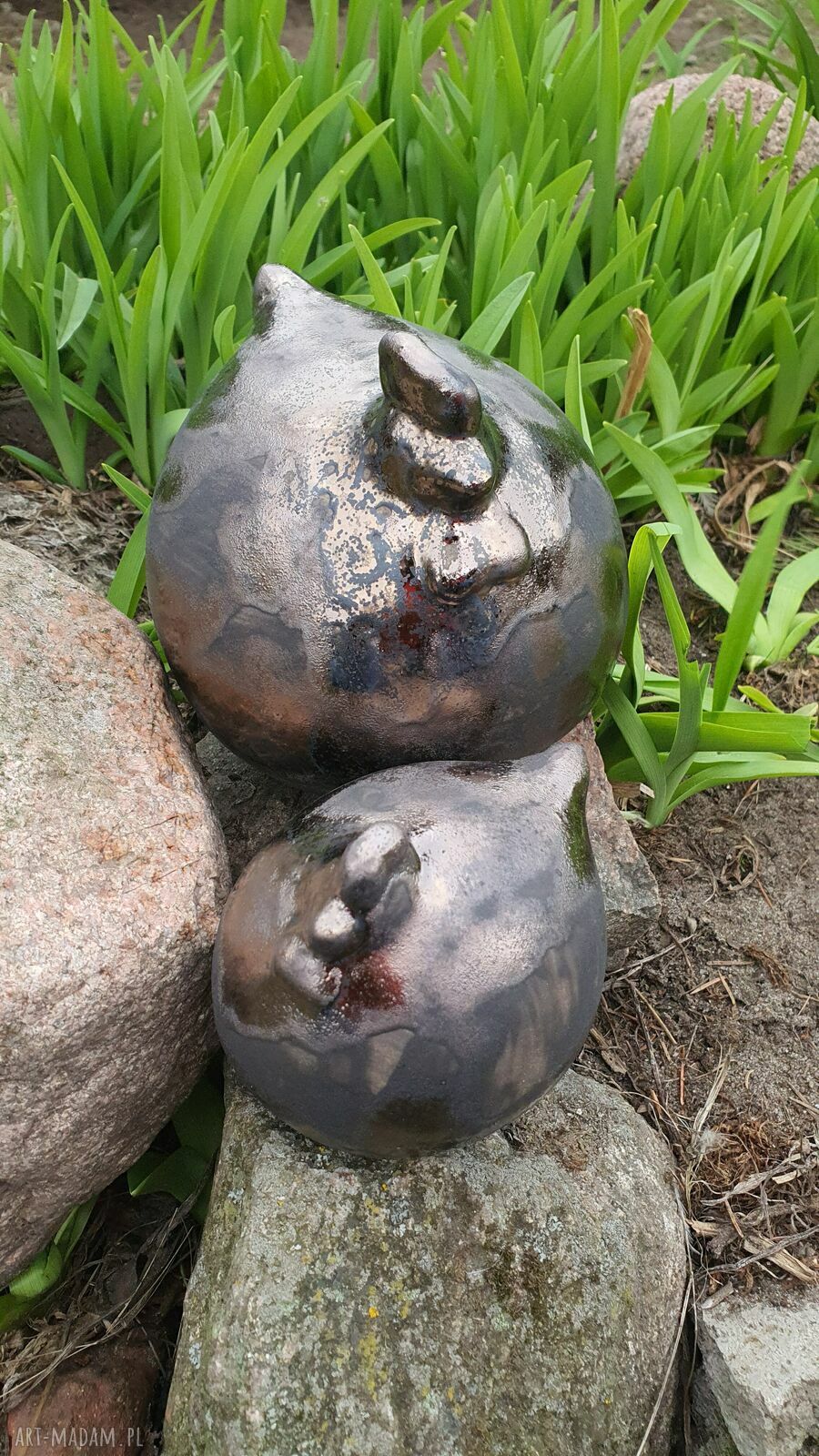 Ceramiczne kurki w komplecie - większa i mniejsza ze szkliwem „stare złoto”