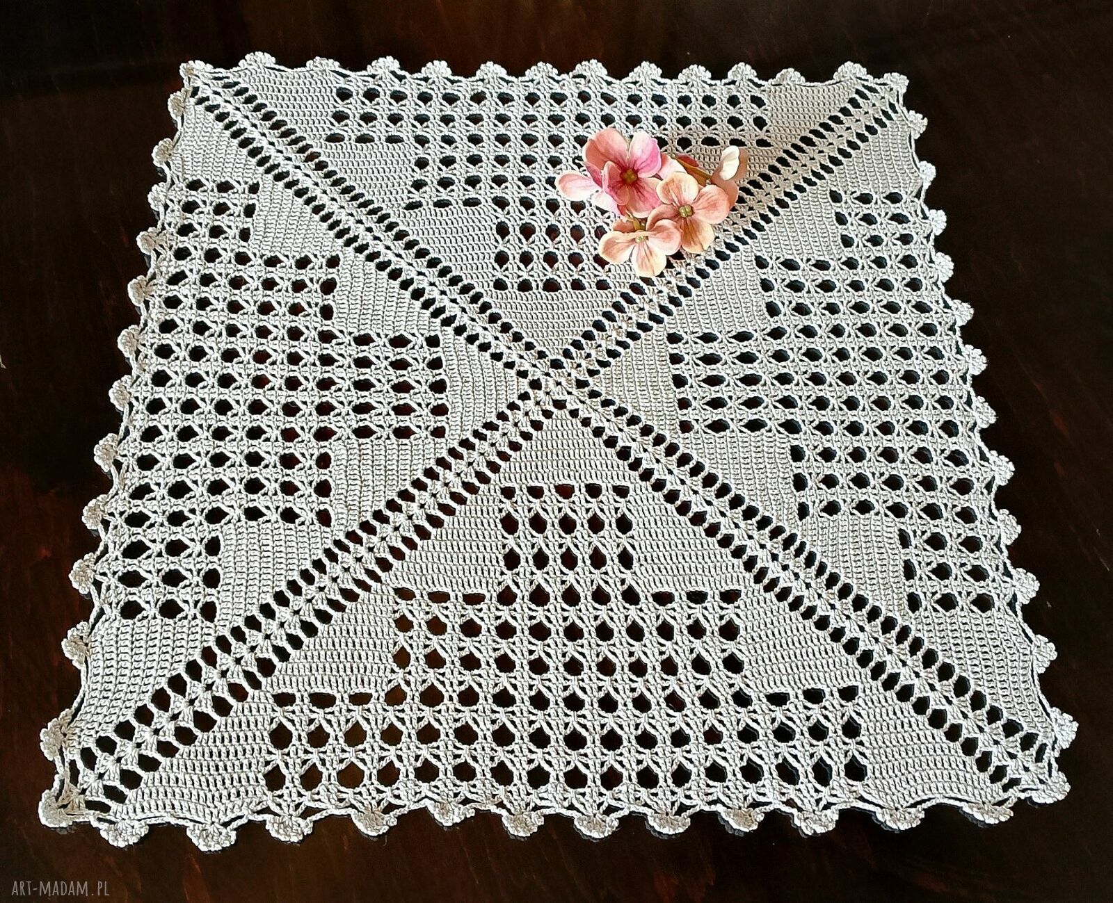Kwadratowa serwetka szaro-beżowa 45x45 cm - ręcznie z kordonka