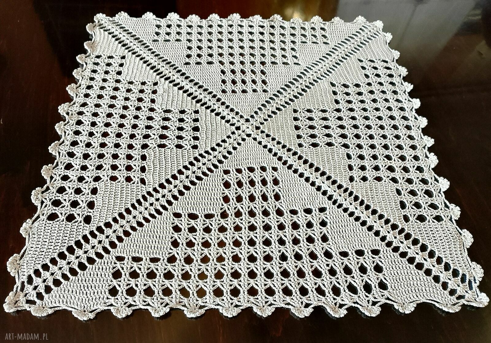 Kwadratowa serwetka szaro-beżowa 45x45 cm - ręcznie z kordonka