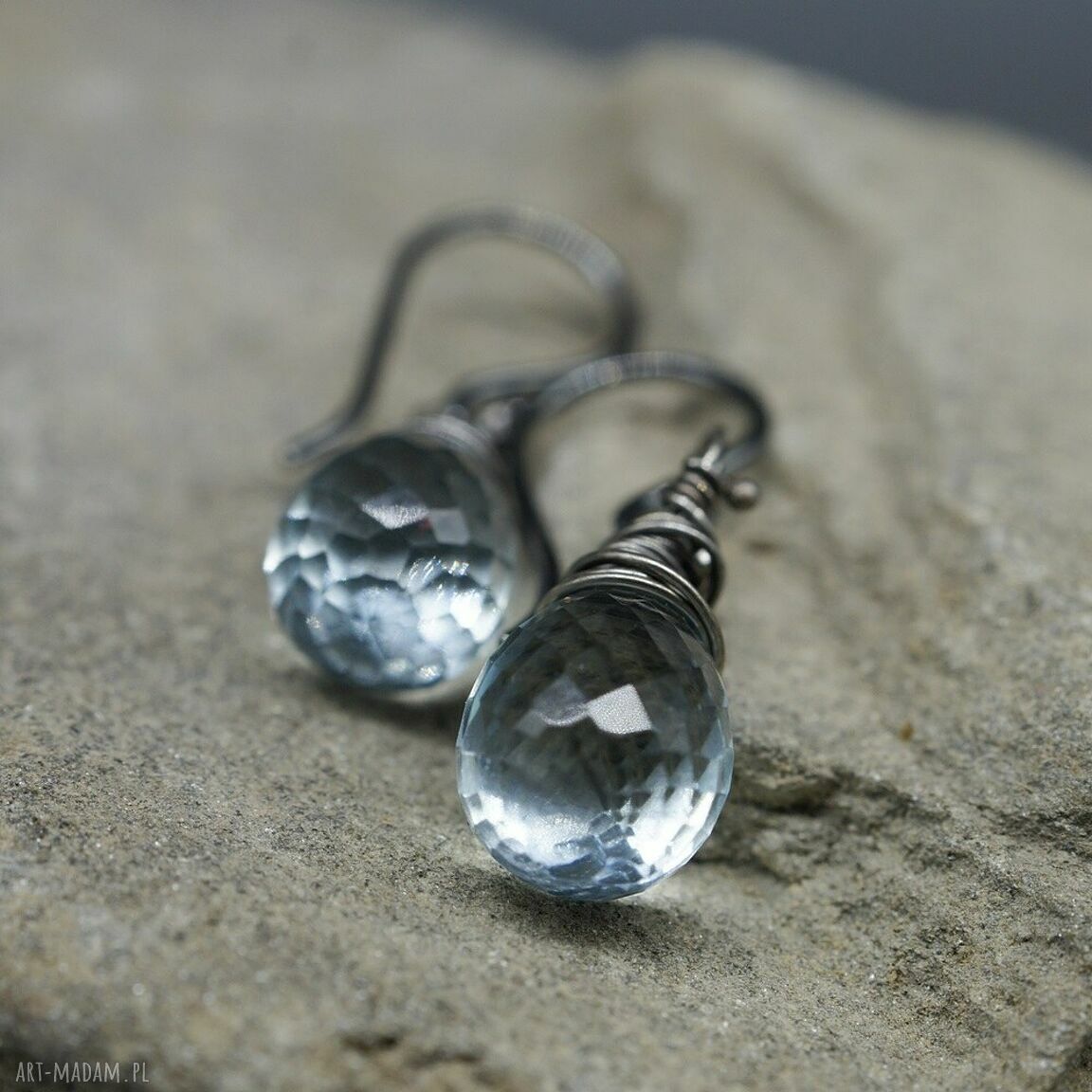 Kwarc niebieski kolczyki Frill - wire wrapping ze srebra 930/999