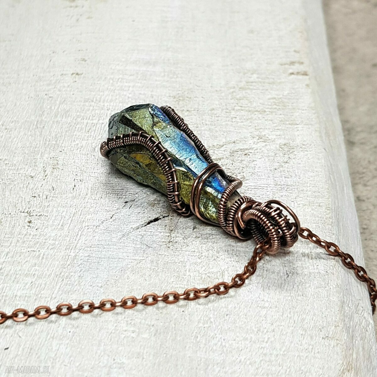 Kwarc pokryty tytanem M237 - ręcznie robiony naszyjnik wire wrapping z miedzi