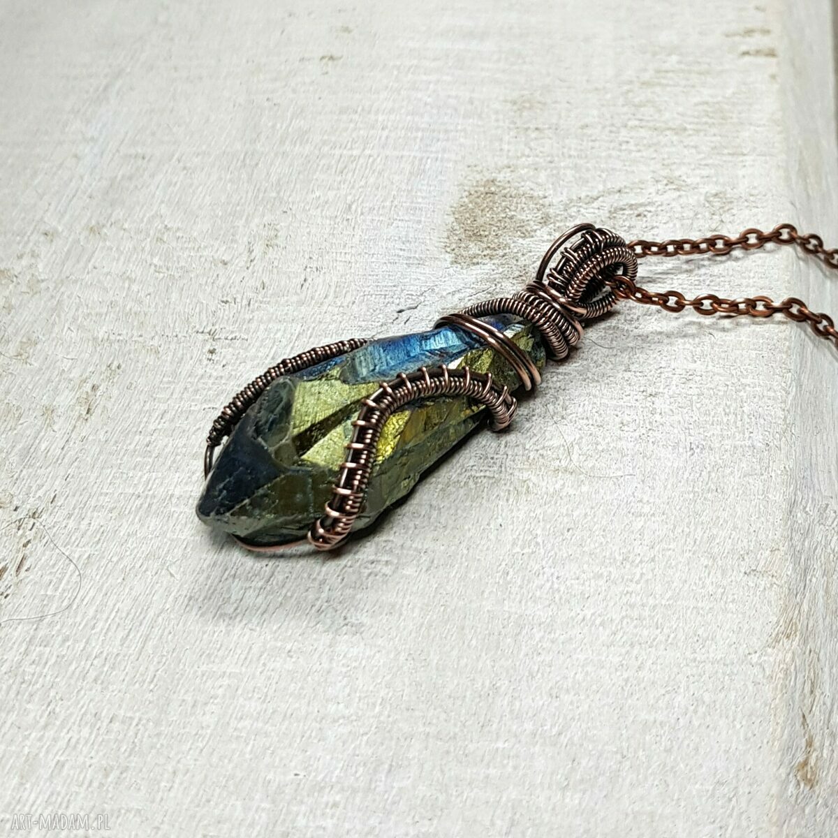 Kwarc pokryty tytanem M237 - ręcznie robiony naszyjnik wire wrapping z miedzi