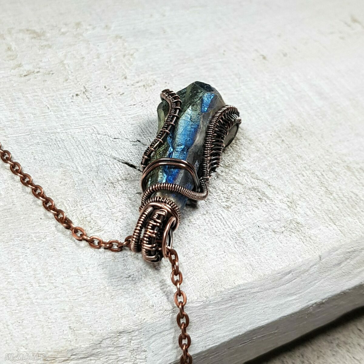 Kwarc pokryty tytanem M237 - ręcznie robiony naszyjnik wire wrapping z miedzi