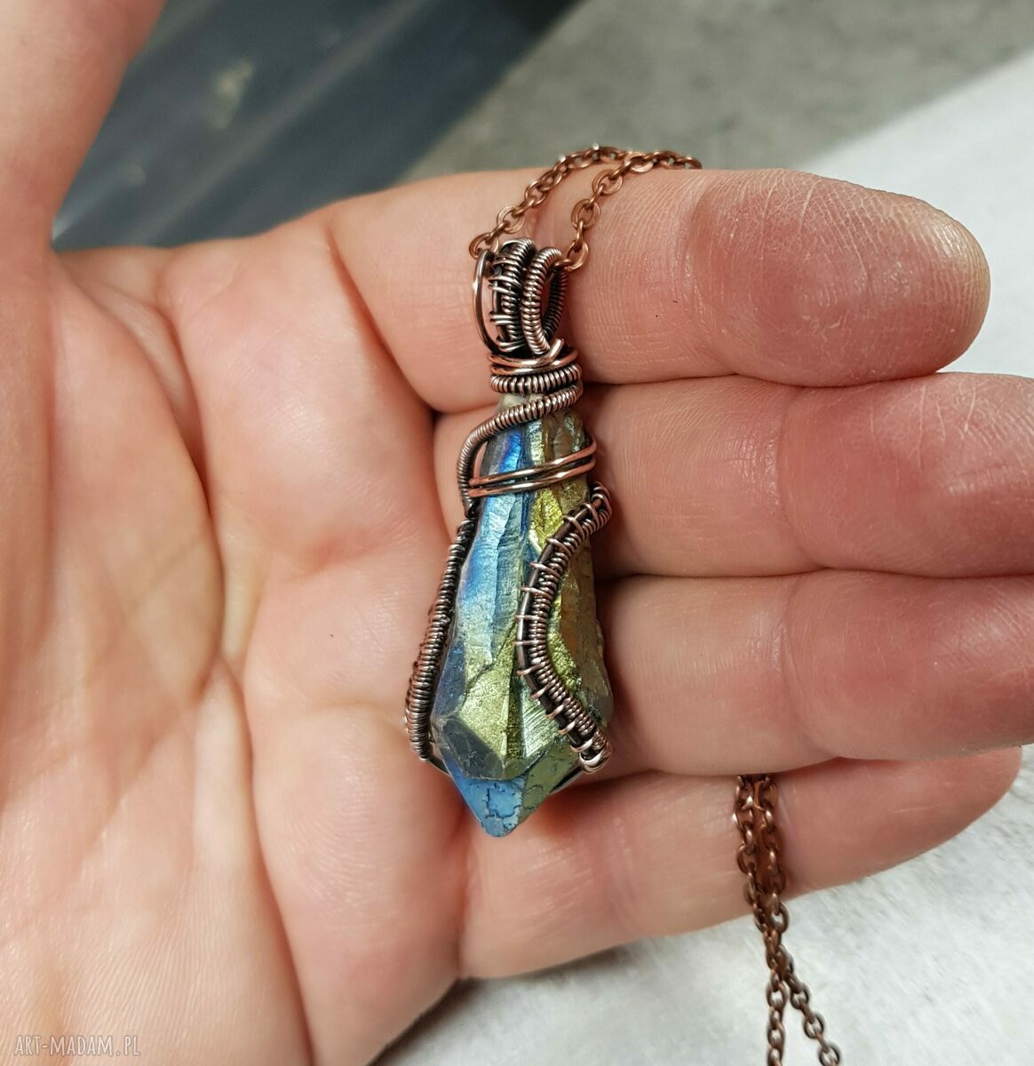 Kwarc pokryty tytanem M237 - ręcznie robiony naszyjnik wire wrapping z miedzi