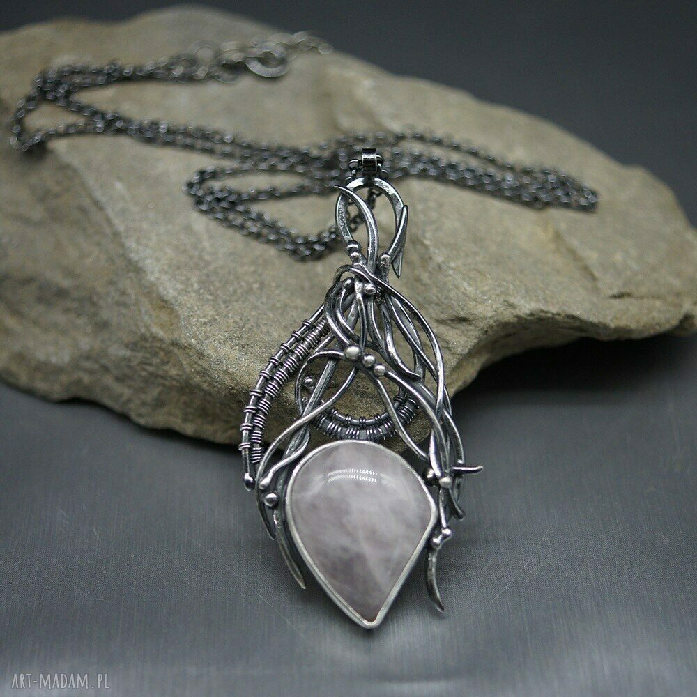 Ręcznie robiony wisior z kwarcem różowym „Nereb” - oksydowane srebro i wire wrapping