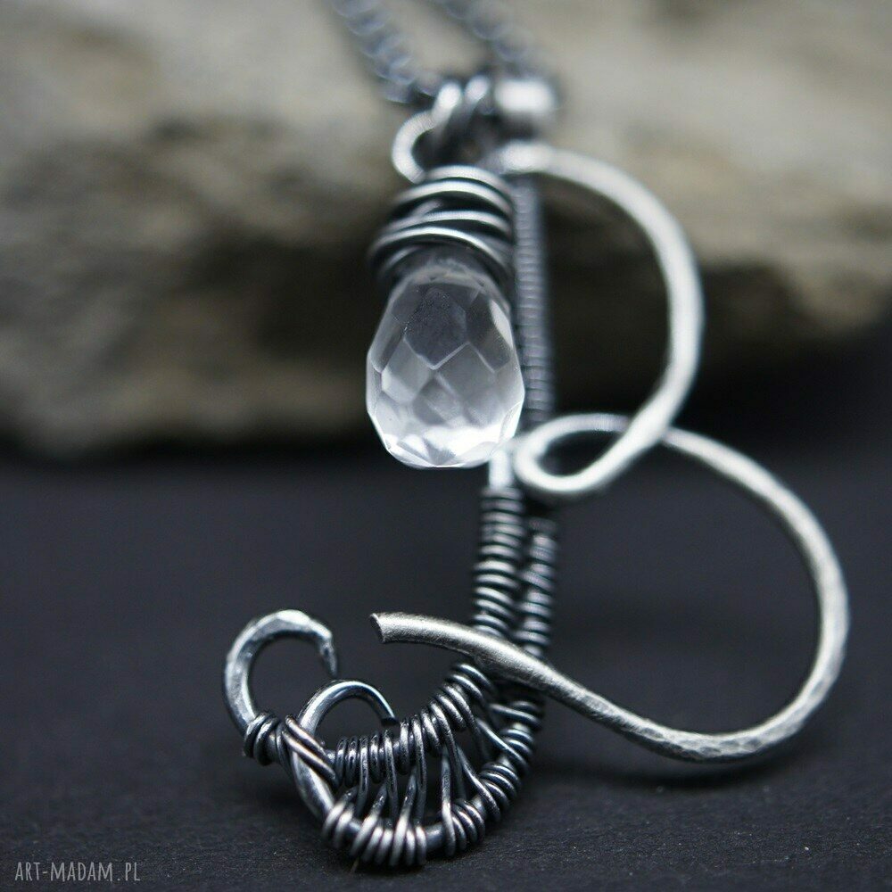 Srebrny wisiorek z kwarcem - litera B w technice wire wrapping