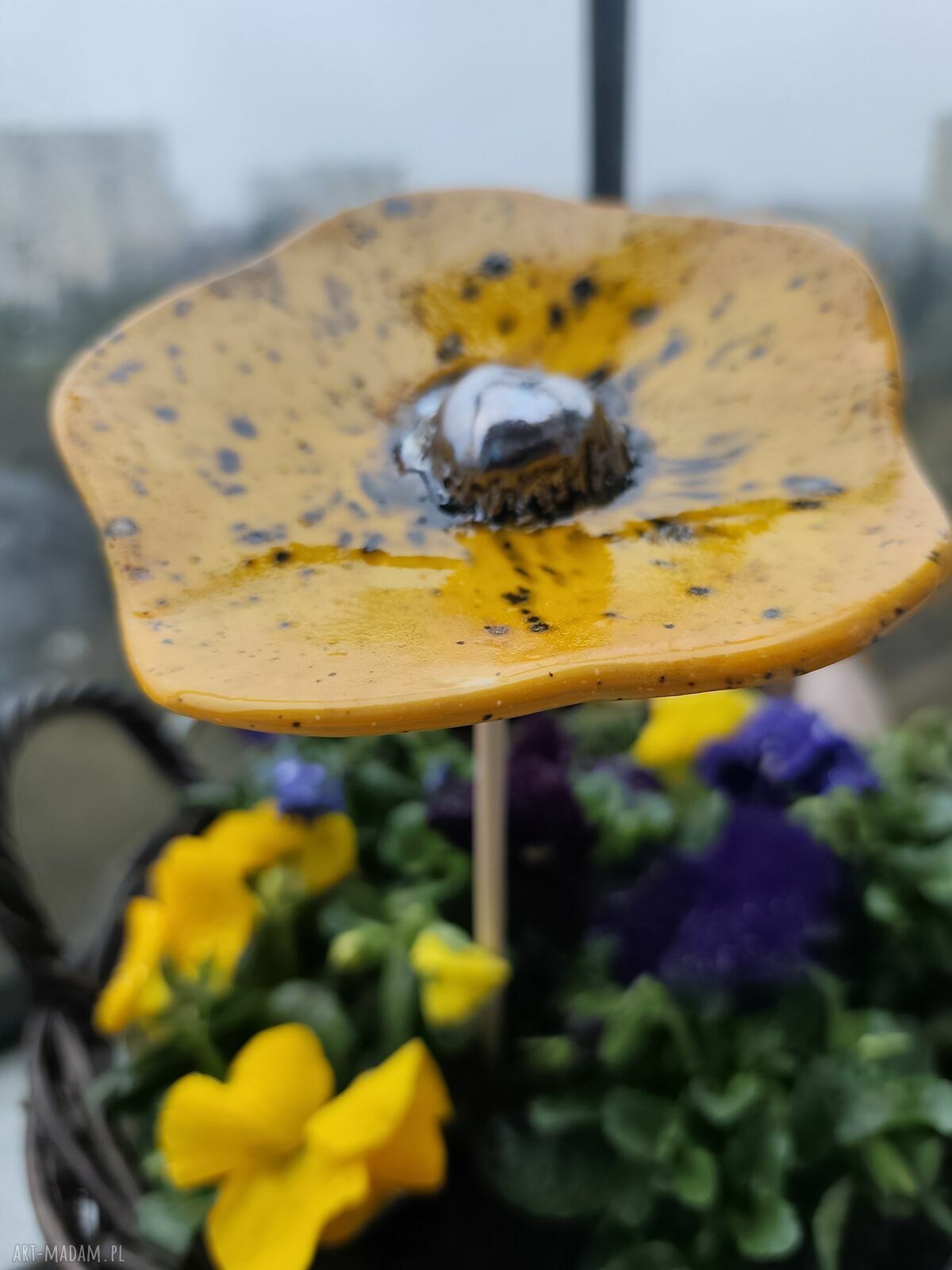 Ręcznie robiony kwiat ceramiczny - poidło na balkon i ogród