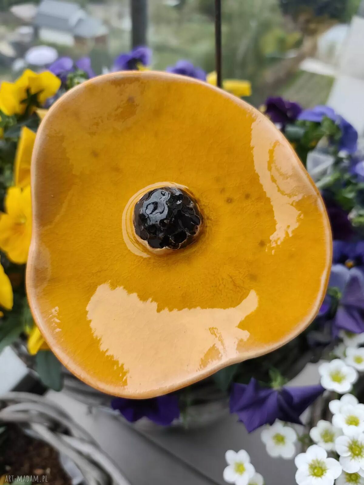 Morelowy kwiat ceramiczny do ogrodu - ręcznie robiona dekoracja