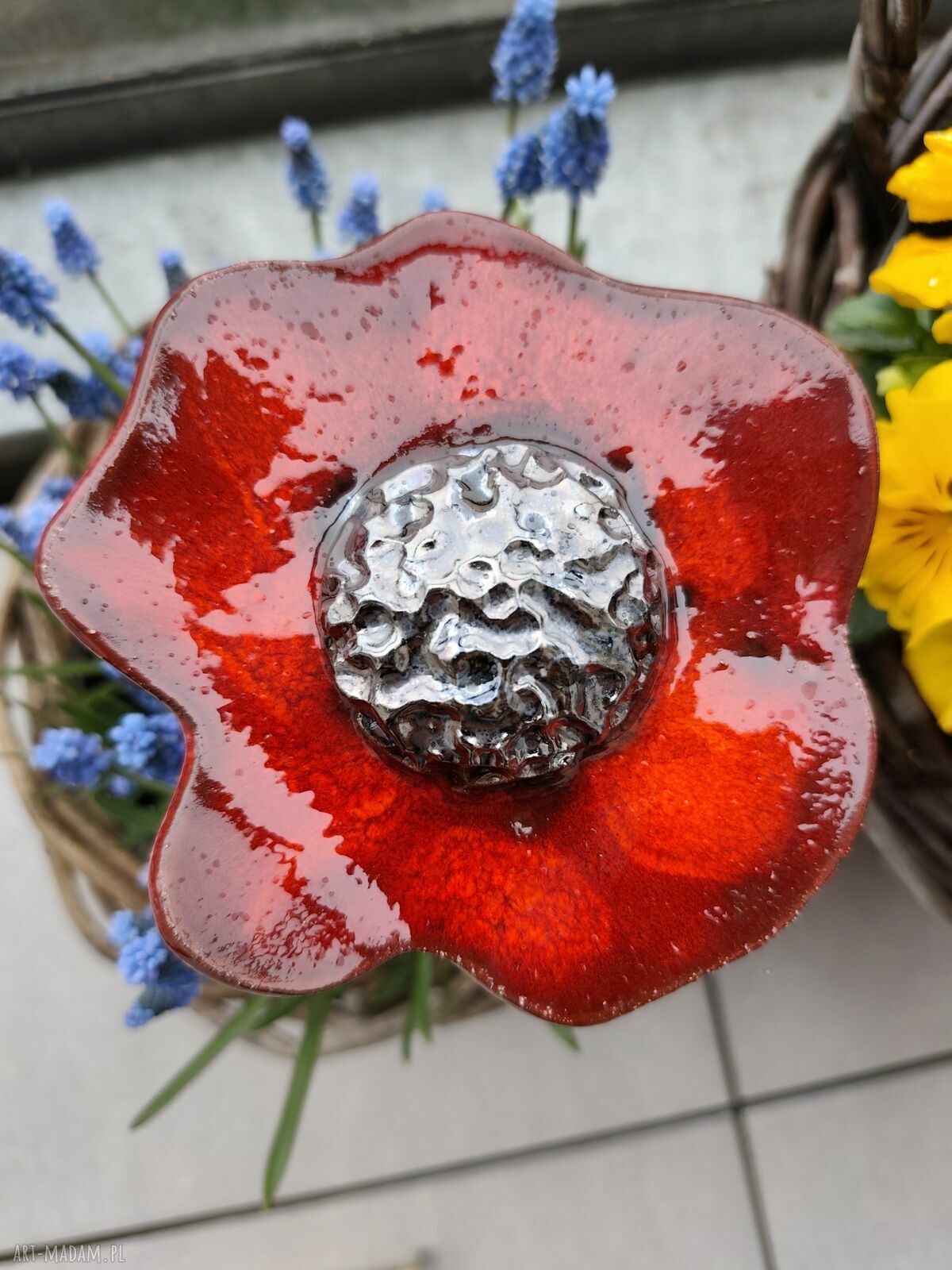Ręcznie szkliwiony kwiat ceramiczny - poidło dla owadów na balkon i do ogrodu