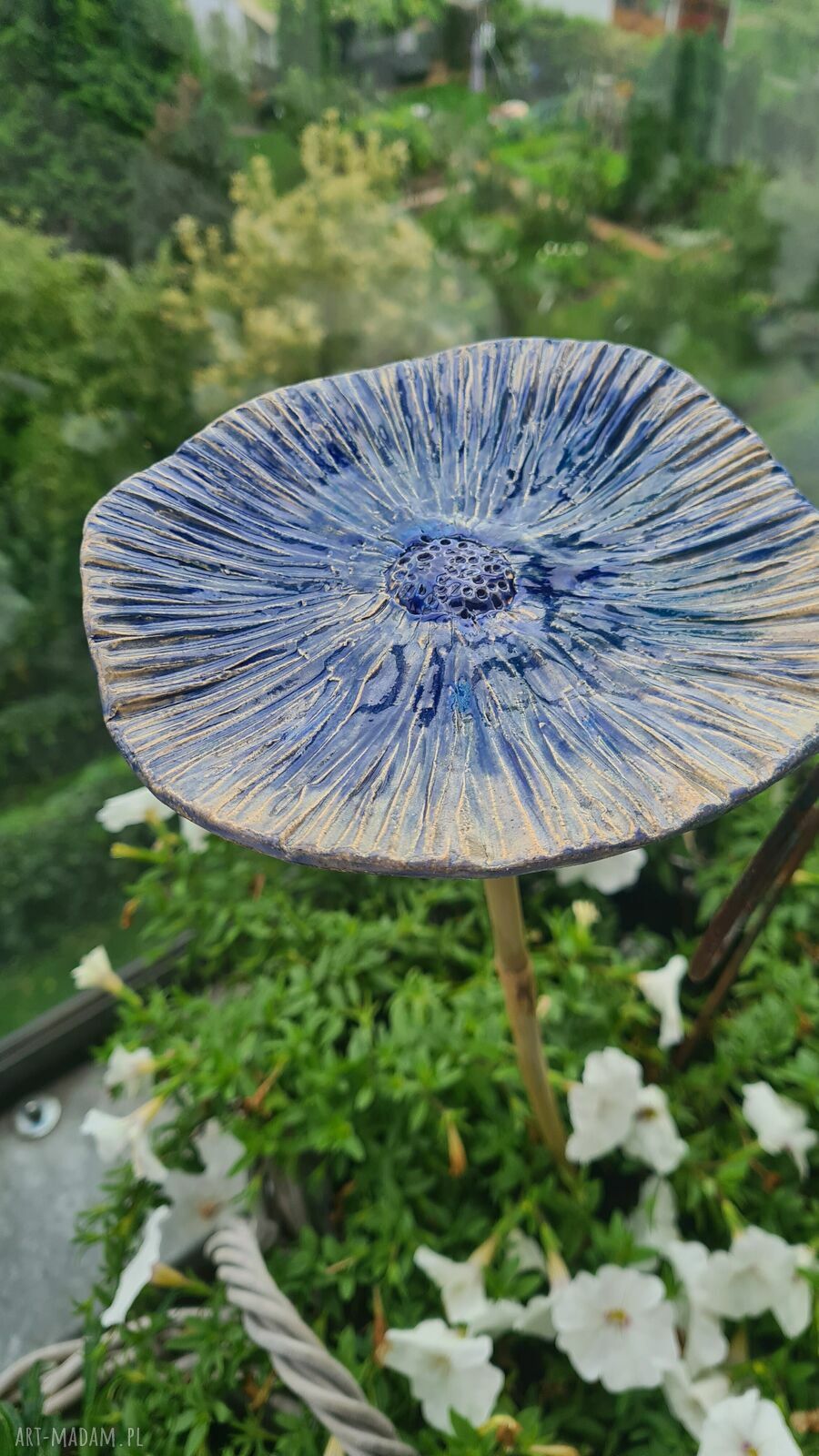 Ręcznie robiony ceramiczny kwiat 16 cm - turkusowa dekoracja z dwukrotnym wypalaniem
