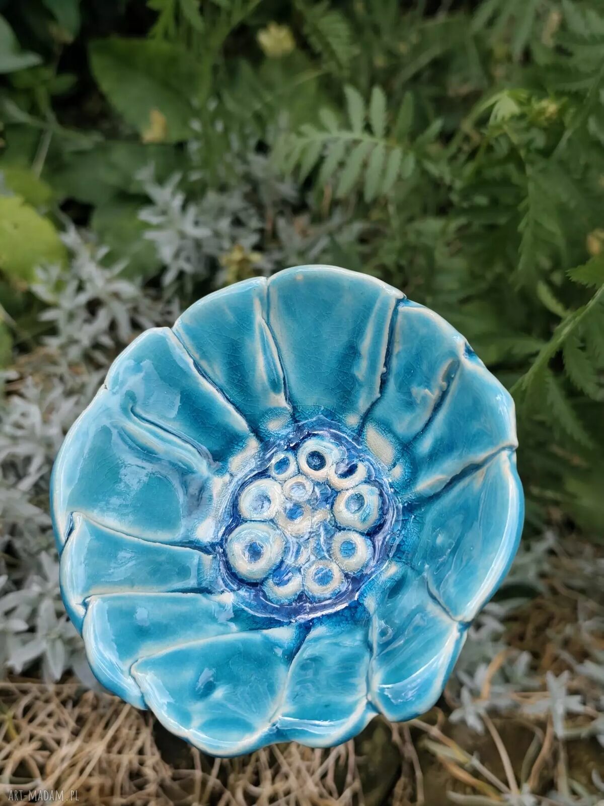 Turkusowy ceramiczny kwiat - poidło do ogrodu