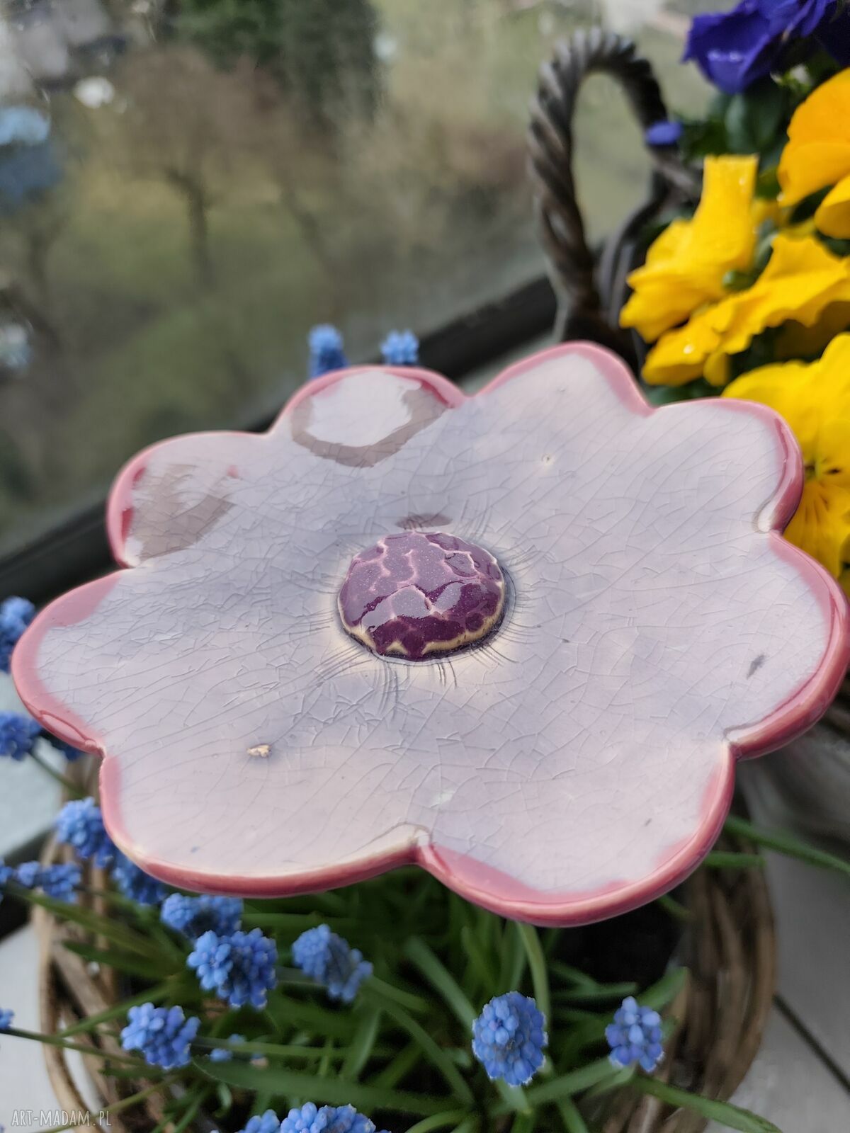 Kwiat ceramiczny - poidło dla owadów na tyczce bambusowej
